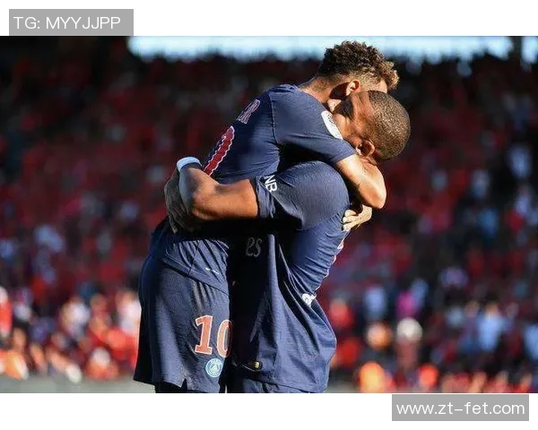 友谊赛巴黎圣日耳曼与阿森纳战平绝杀瞬间引发全场热议分析